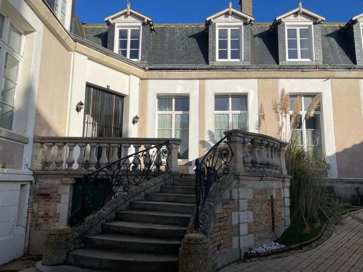 Les Hotes D'Eloise Laon Exterior photo