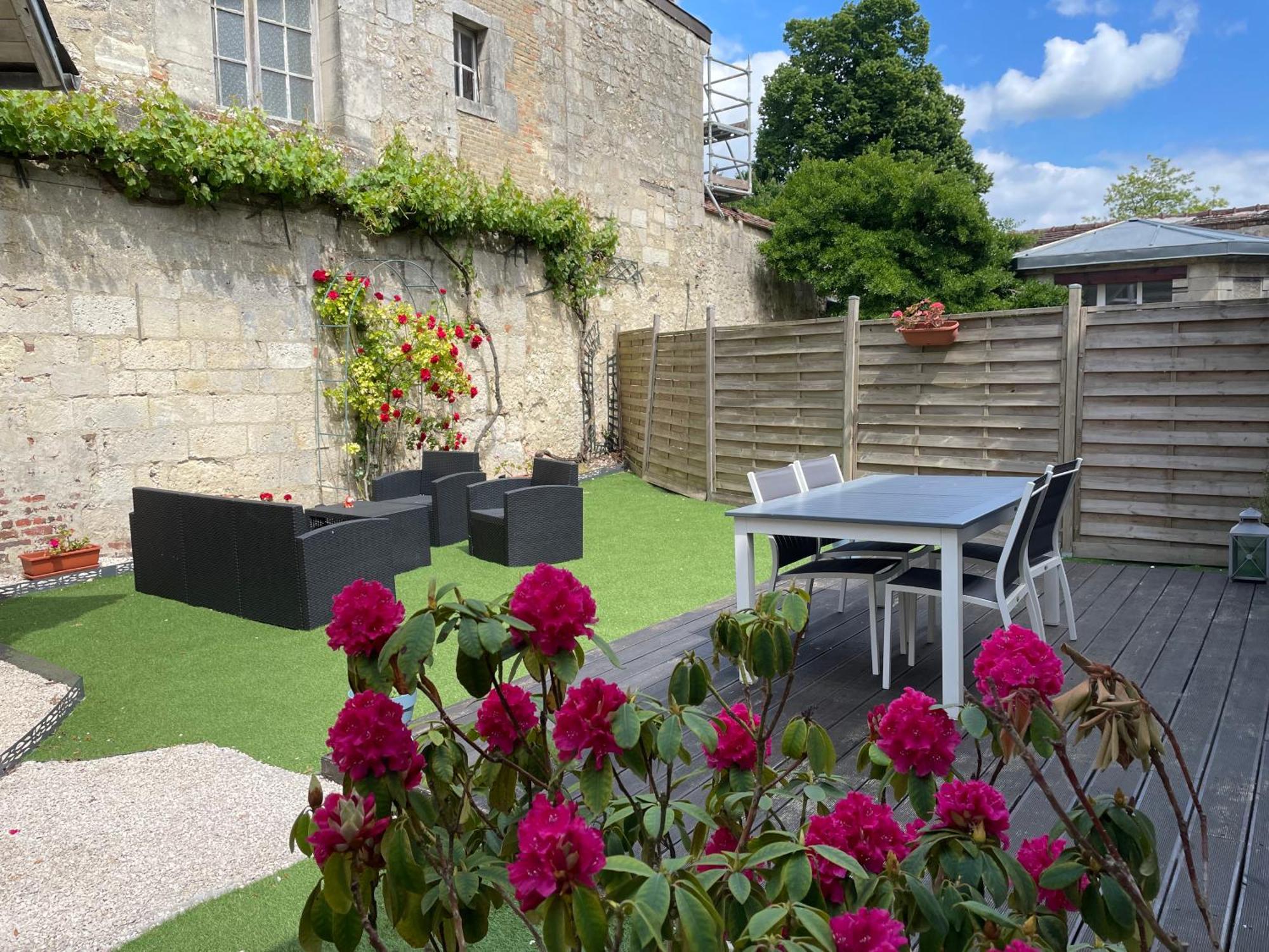 Les Hotes D'Eloise Laon Exterior photo